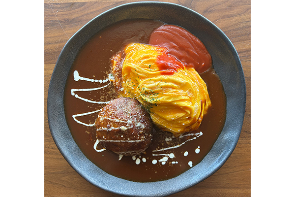 近江牛ハンバーグのデミグラスオムライス