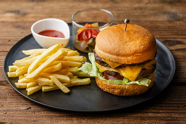 天風てらす特製　米粉バンズのクラフトバーガープレート