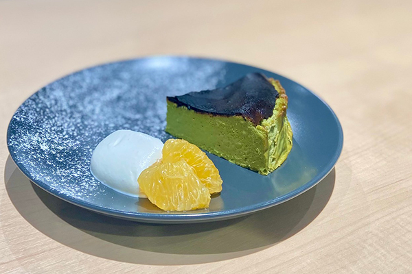 米粉の抹茶バスクチーズケーキ〈宇治抹茶〉