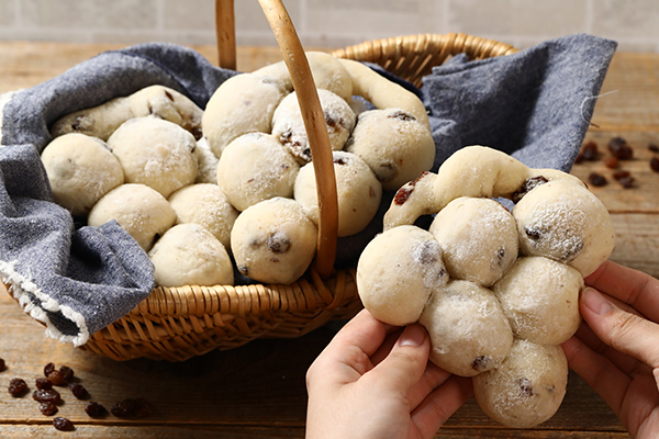 米粉のもちもちぶどうパン