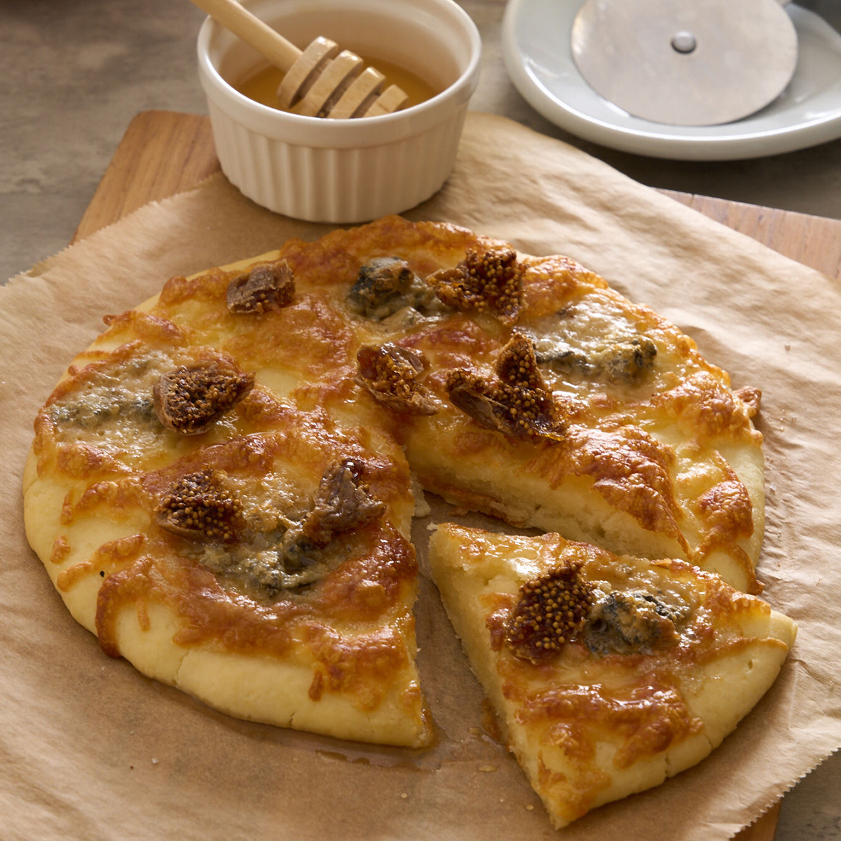 米粉のチーズ＆ハニーピザ