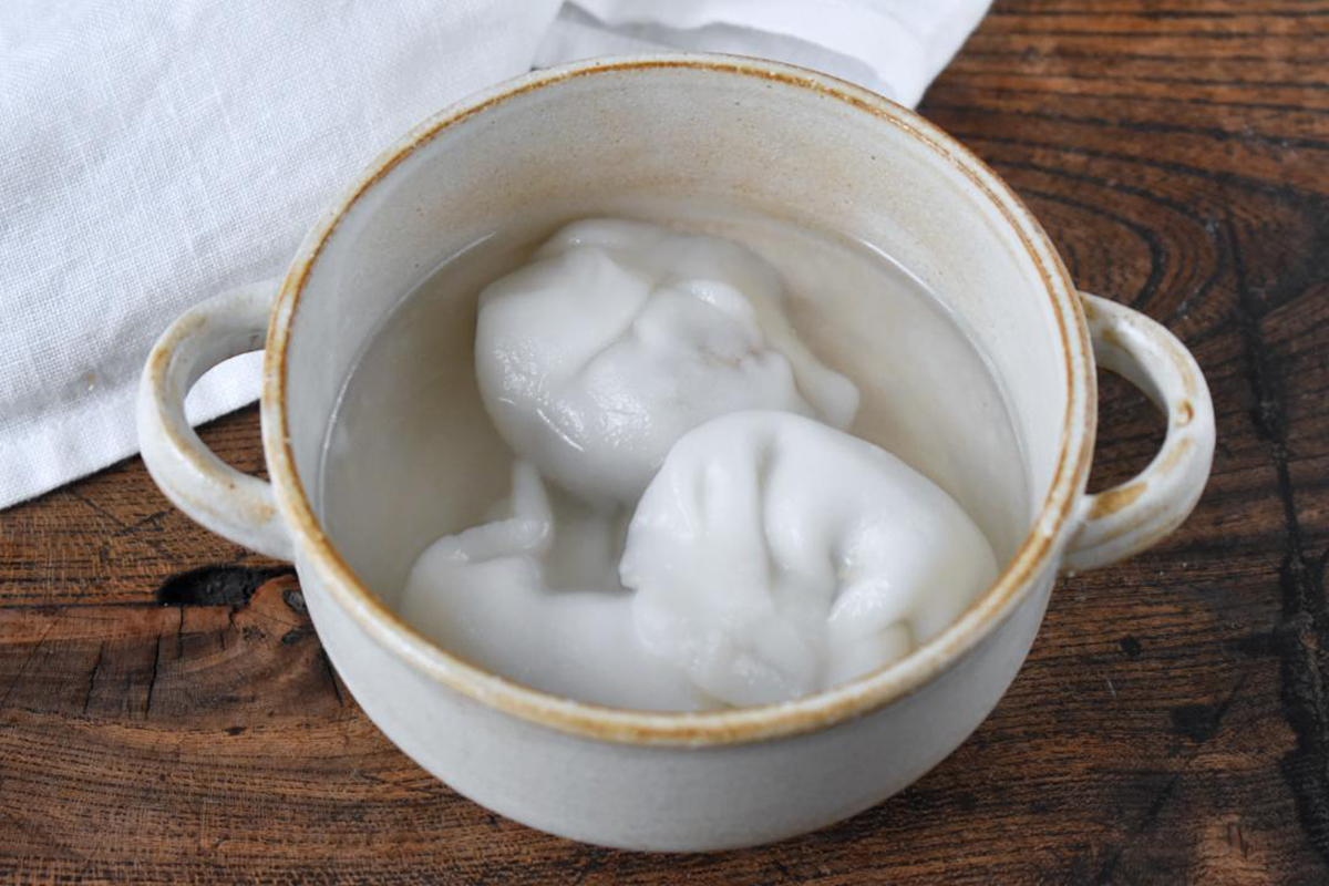 焼き餃子と水餃子で食感の違いを楽しもう