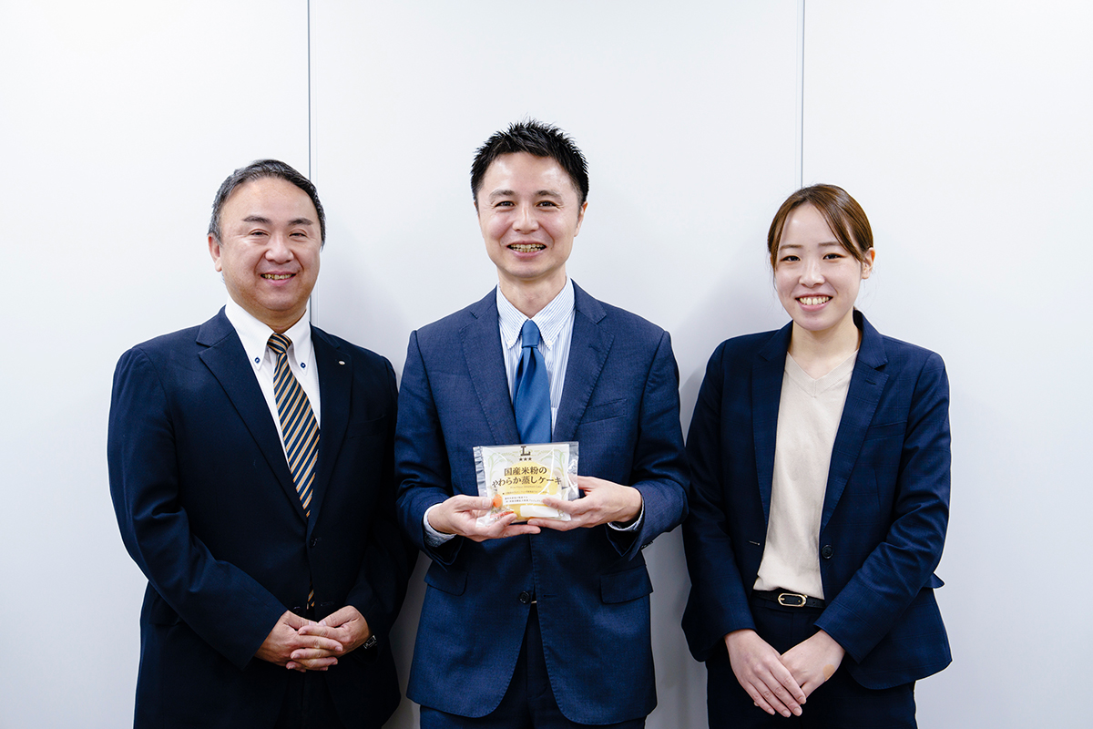 老舗パン店が製造を担い誕生現代のニーズに着目した米粉の蒸しケーキ。