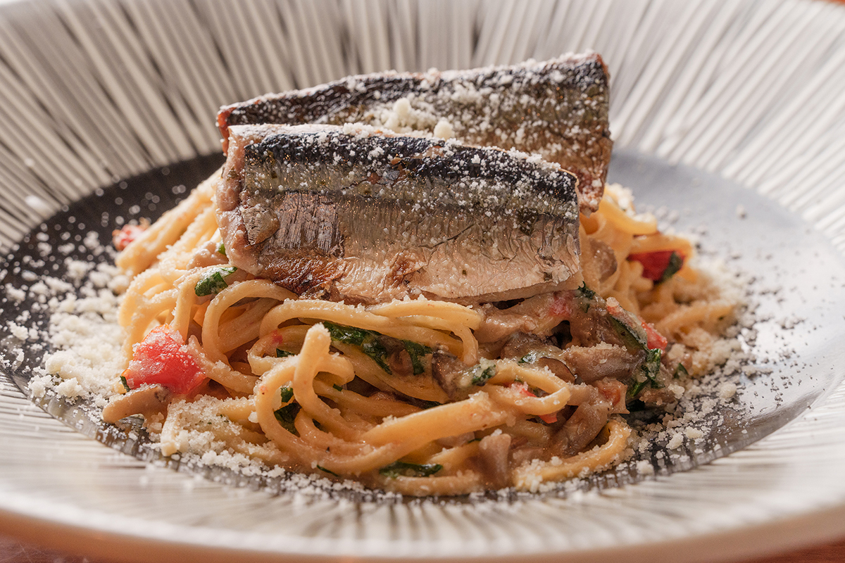 サンマとキノコの豆乳米粉クリームソース