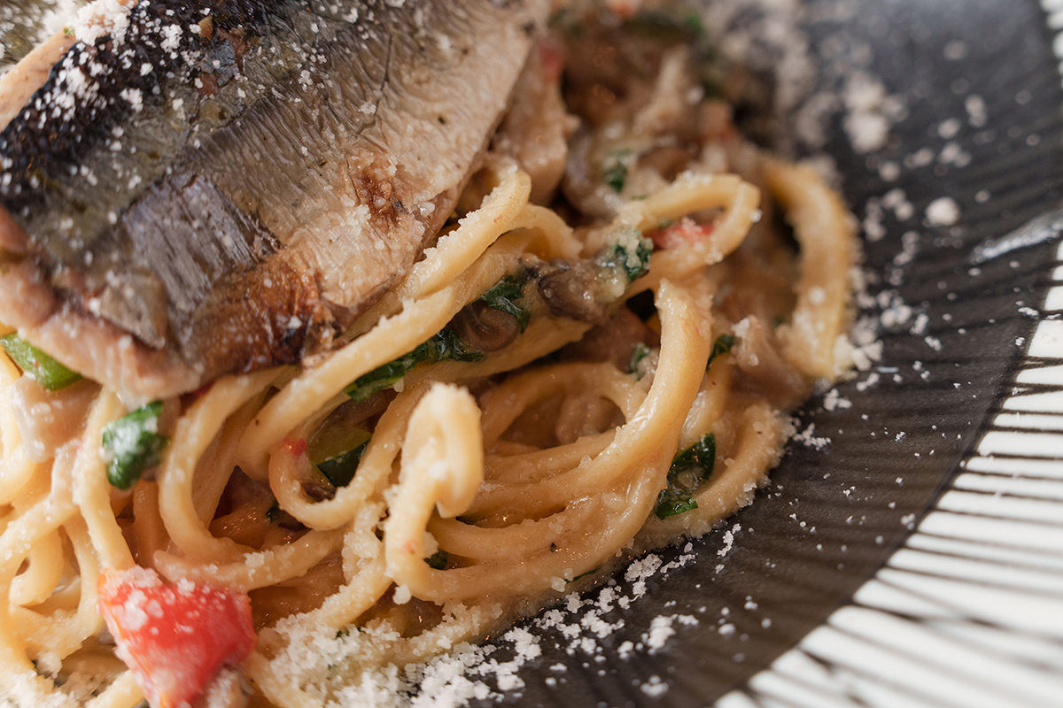 サンマとキノコの豆乳米粉クリームソース